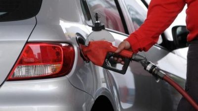 Bolsillos sin respiro: el Gobierno evalúa aumentar el precio de las naftas y el gasoil