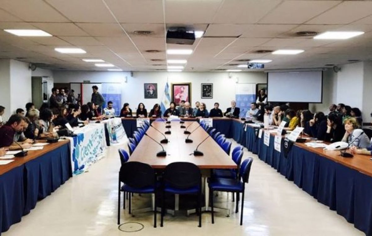 El kirchnerismo logró dictamen en diputados para ampliar partidas para ciencia e investigadores