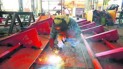 La industria arrastra 15 meses de caída consecutiva