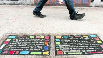 Las Heras: Baldosas para mantener la memoria