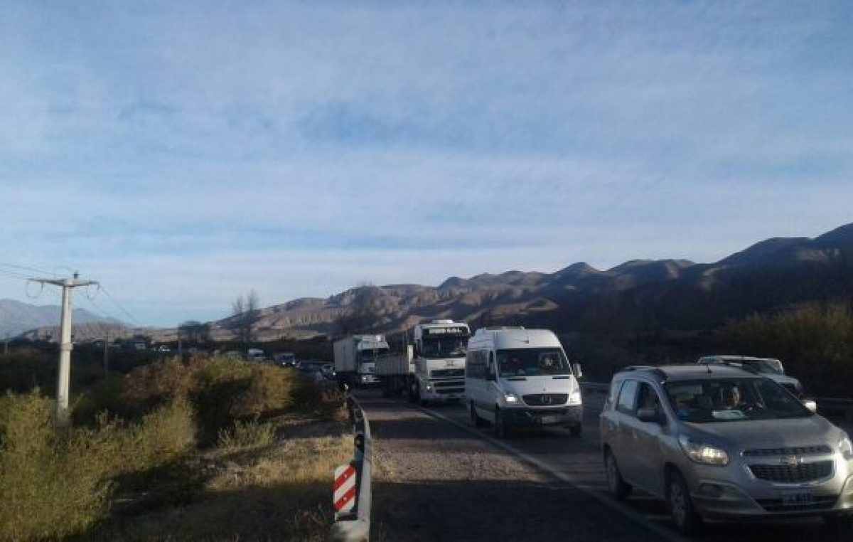 Hubo arreglo: levantaron el corte sobre Ruta 9 en Humahaca
