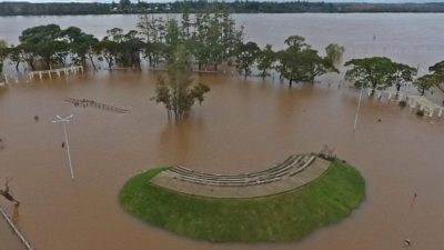 Se elevó a 14 metros el alerta por la creciente del Río Uruguay y en Concordia sube el número de familias asistidas