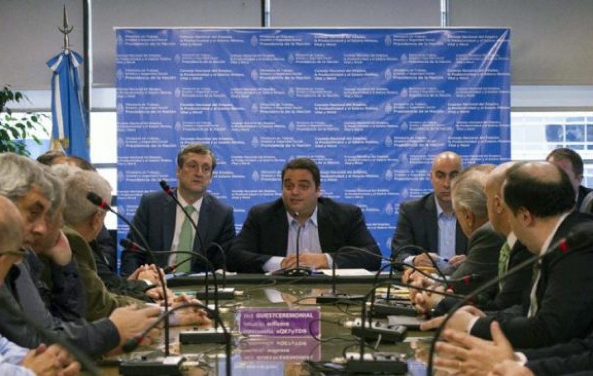 Un sueldo mínimo por decreto