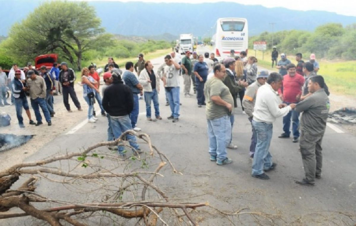 Municipales de Valle Viejo amenazan con volver a los cortes