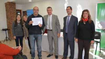 Rivadavia entregó los certificados de Empleo Independiente