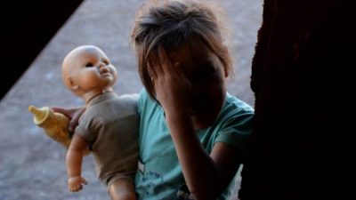 Casi la mitad de los niños del país son pobres y más de un millón apenas come