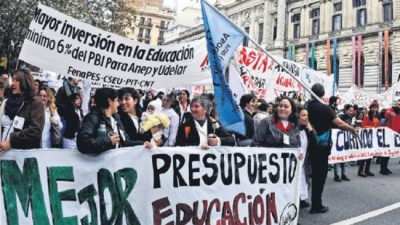 Paro en Uruguay y masiva marcha de trabajadores