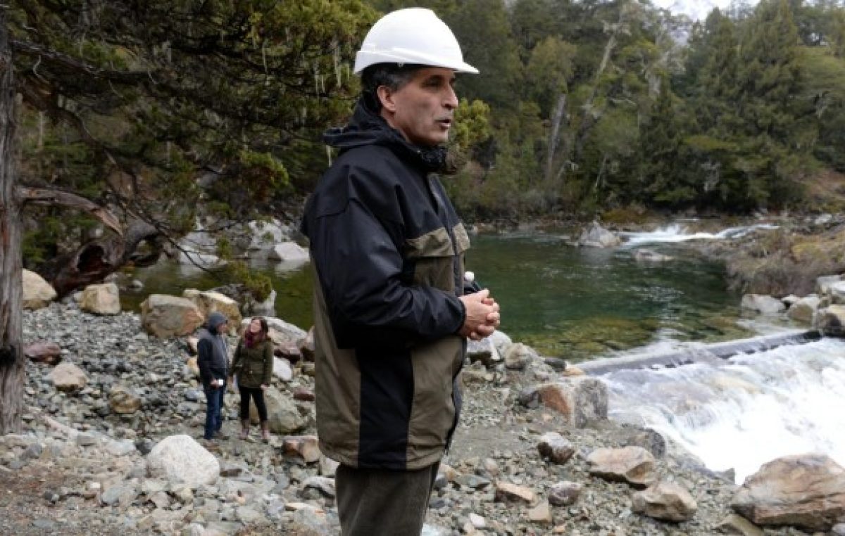En El Bolsón piden por la luz de Lewis