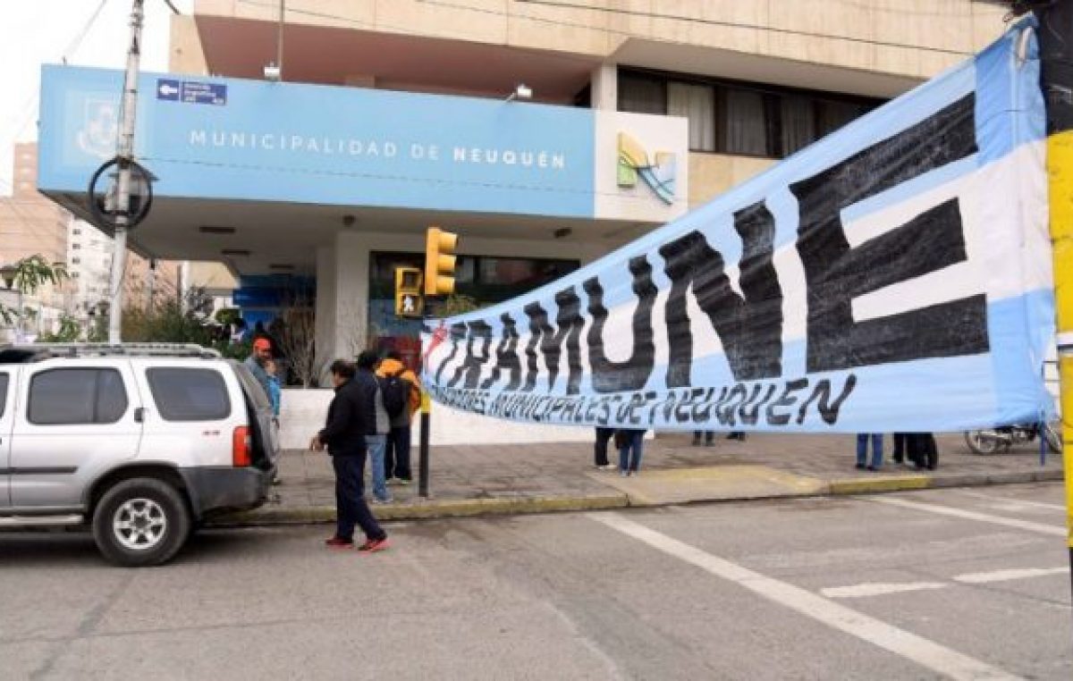 El intendente y la Provincia de Neuquén cruzaron acusaciones por una calle cortada