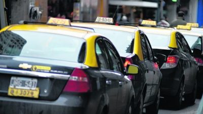 Licencias en la mira: advierten que 700 taxistas rosarinos podrían perder sus trabajos