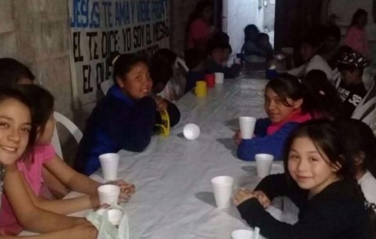 Claudia continúa asistiendo a medio centenar de chicos humildes en Rosario de la Frontera