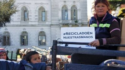 Carreros de La Plata realizaron una protesta en la municipalidad para ser integrados al sistema de reciclaje