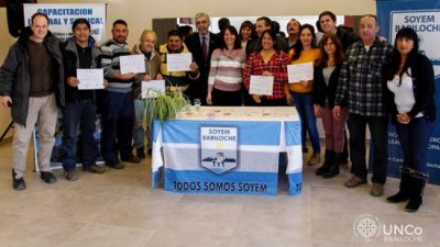 Se entregaron los primeros certificados de cursos UNCo-SOYEM en Bariloche