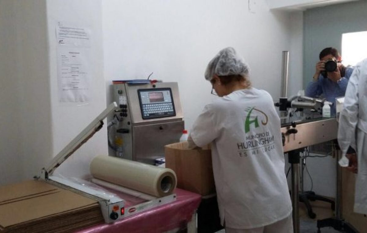 El Laboratorio de Medicamentos de Hurlingham se integra a la red nacional de producción pública