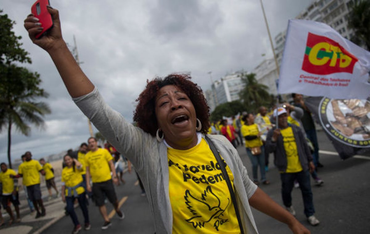 Residentes de las favelas piden “paz” en Río de Janeiro