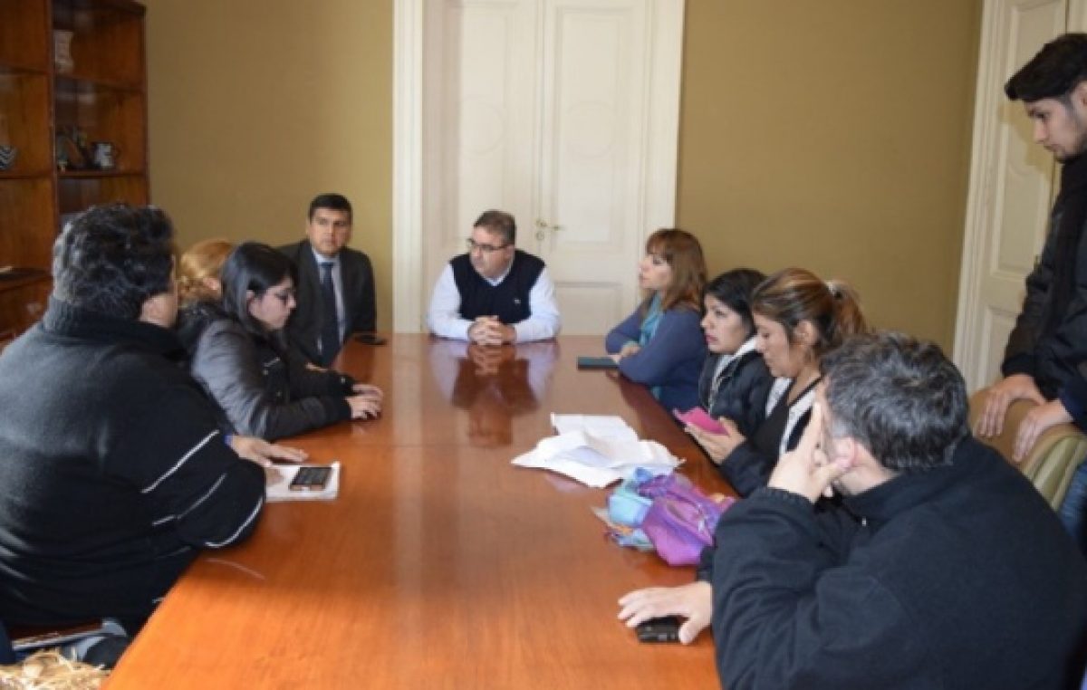 El intendente de Catamarca anunció un aumento de 1.000 pesos para becados y Capital Social