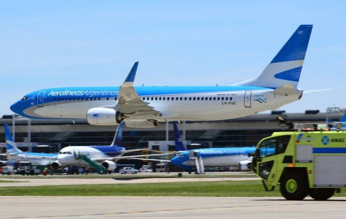 Mudan a Aerolíneas en beneficio de las low cost