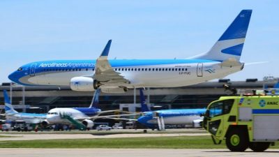 Mudan a Aerolíneas en beneficio de las low cost