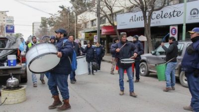 Tres semanas de conflicto de los municipales en Cipolletti