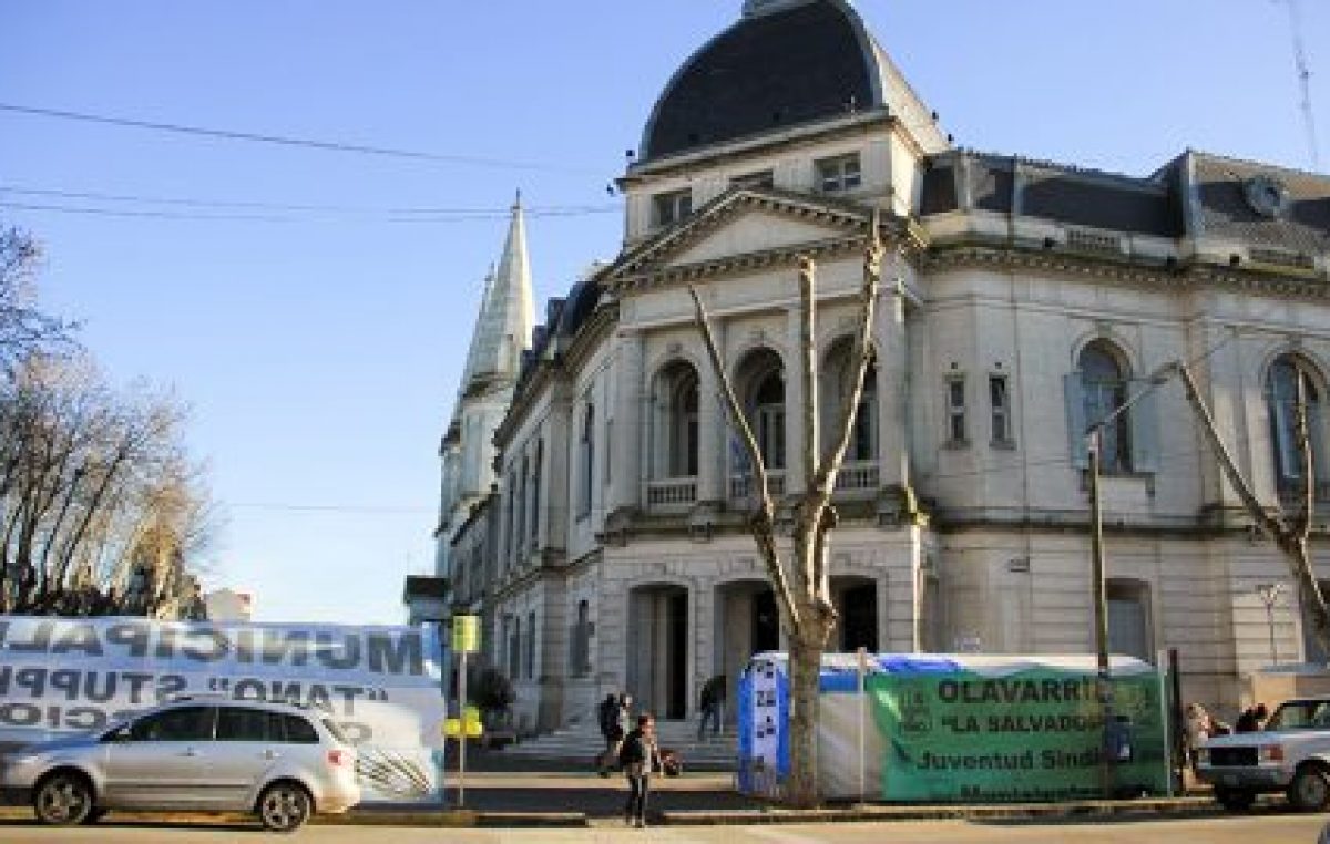 Olavarría: Sigue el conflicto y la carpa de los municipales no se levanta