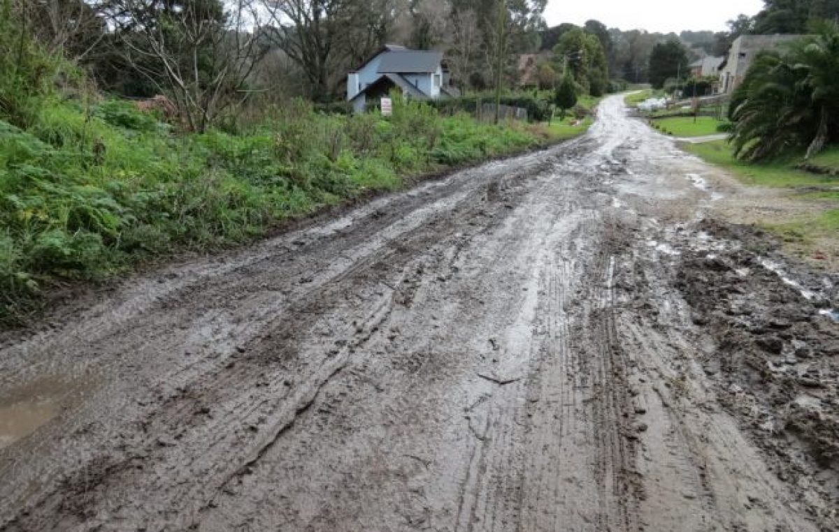 Vecinos de Sierra de los Padres advierten sobre el abandono del barrio por parte del municipio