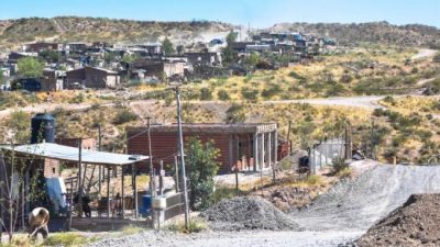 Prometen regularizar a 3600 familias neuquinas en 2 años
