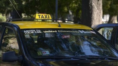 Rosario: Concejales buscan definir esta semana el futuro de 500 chapas de taxis