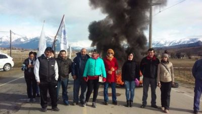 Municipales cortaron Ruta 71 en Cholila
