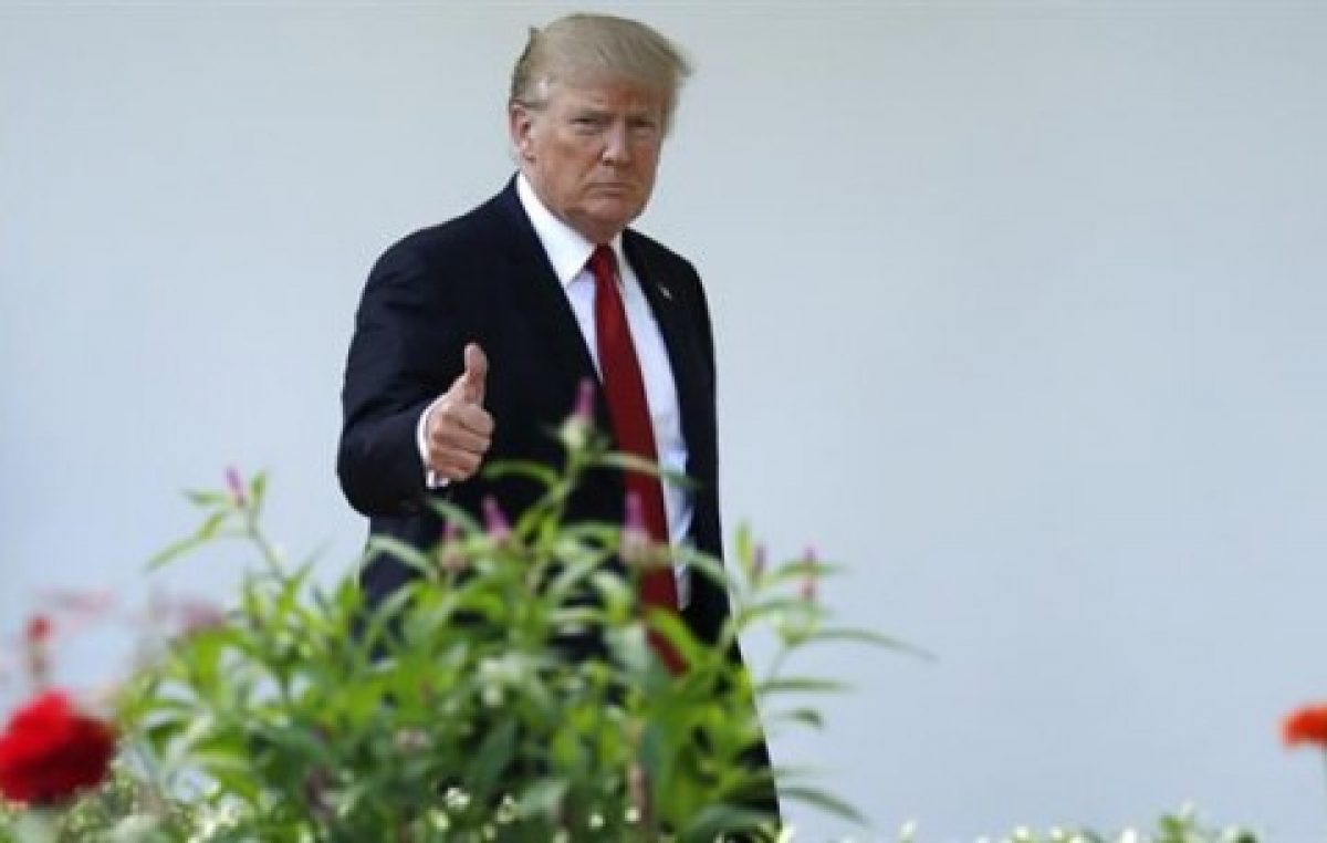 Trump desoyó al alcalde de Phoenix para postergar su viaje en plena tensión racial