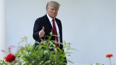 Trump desoyó al alcalde de Phoenix para postergar su viaje en plena tensión racial