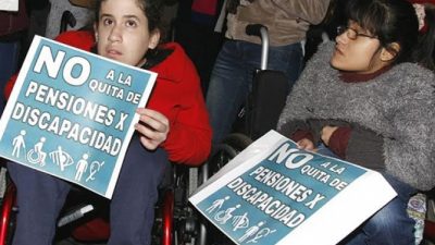 Desde 1País afirman que todavía hay más de “70 mil familias que esperan que les devuelva las pensiones por discapacidad”