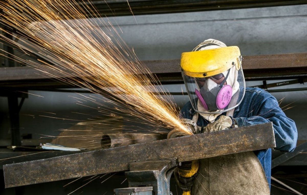 La producción de la industria repuntó 0,6% en julio, aunque sólo 4 de cada 10 firmas crecieron