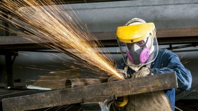 La producción de la industria repuntó 0,6% en julio, aunque sólo 4 de cada 10 firmas crecieron
