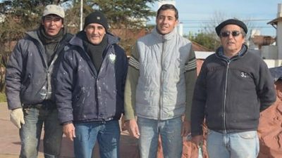 2 pintores municipales devolvieron $ 10.000 que encontraron tirados en una plaza de Santa Rosa