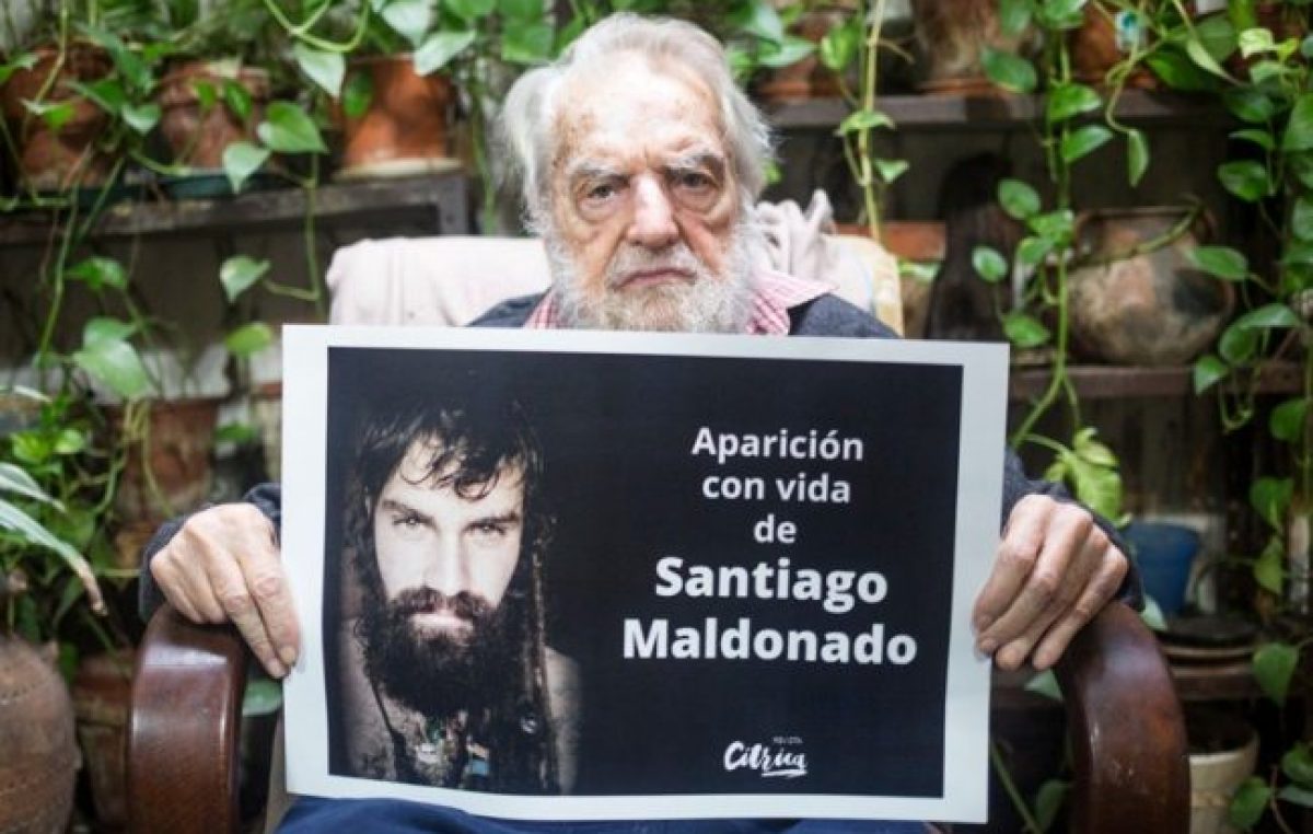 Osvaldo Bayer: “El Gobierno es responsable y no da información”
