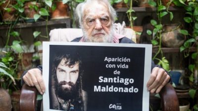 Osvaldo Bayer: “El Gobierno es responsable y no da información”