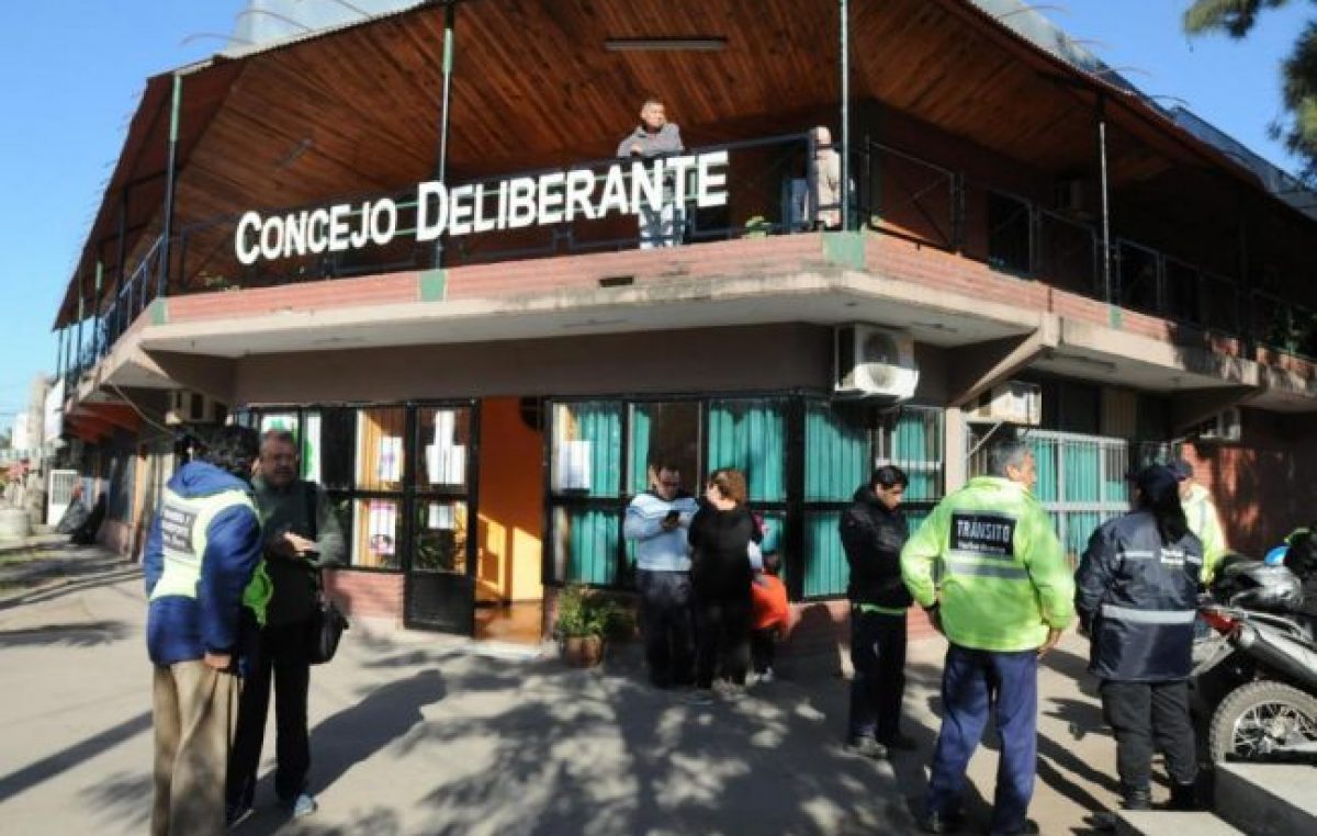 Un tributo enfrenta a concejales disidentes con el intendente de Yerba Buena