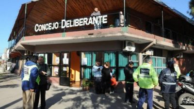 Un tributo enfrenta a concejales disidentes con el intendente de Yerba Buena