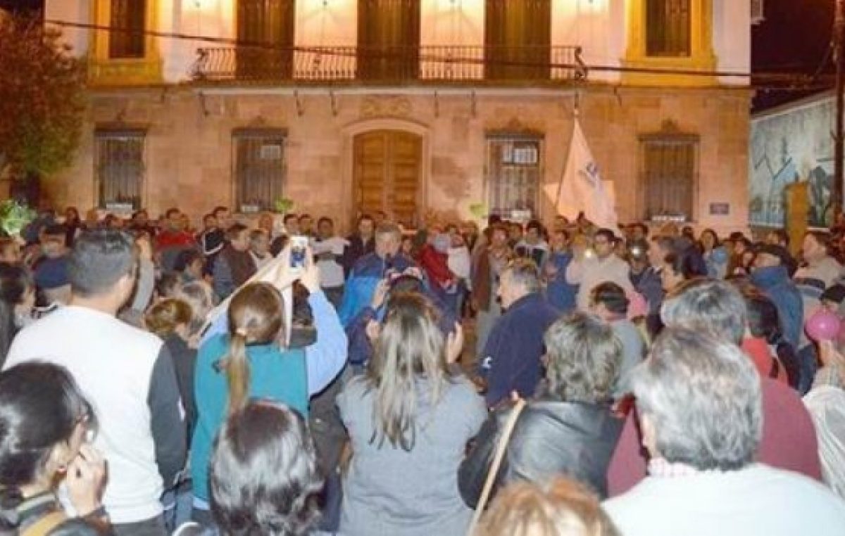 El Intendente de Mercedes fue recibido con bombos y platillos luego del resonante fallo que rechazó el intento proscriptivo.