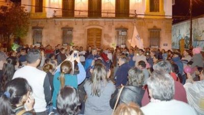 El Intendente de Mercedes fue recibido con bombos y platillos luego del resonante fallo que rechazó el intento proscriptivo.