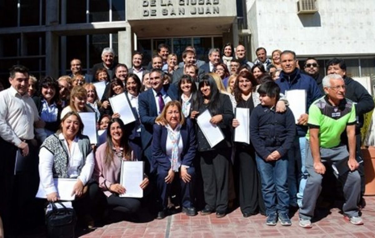 Recategorizaron a 177 empleados municipales de San Juan