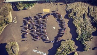 Viedma: La protesta antinuclear llegó a la playa