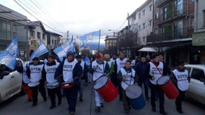 Trabajadores municipales de Bariloche marcharon para reclamar por la normalización del IPROSS