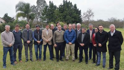 El Gobernador de Entre Ríos se reunió con intendentes vecinalistas