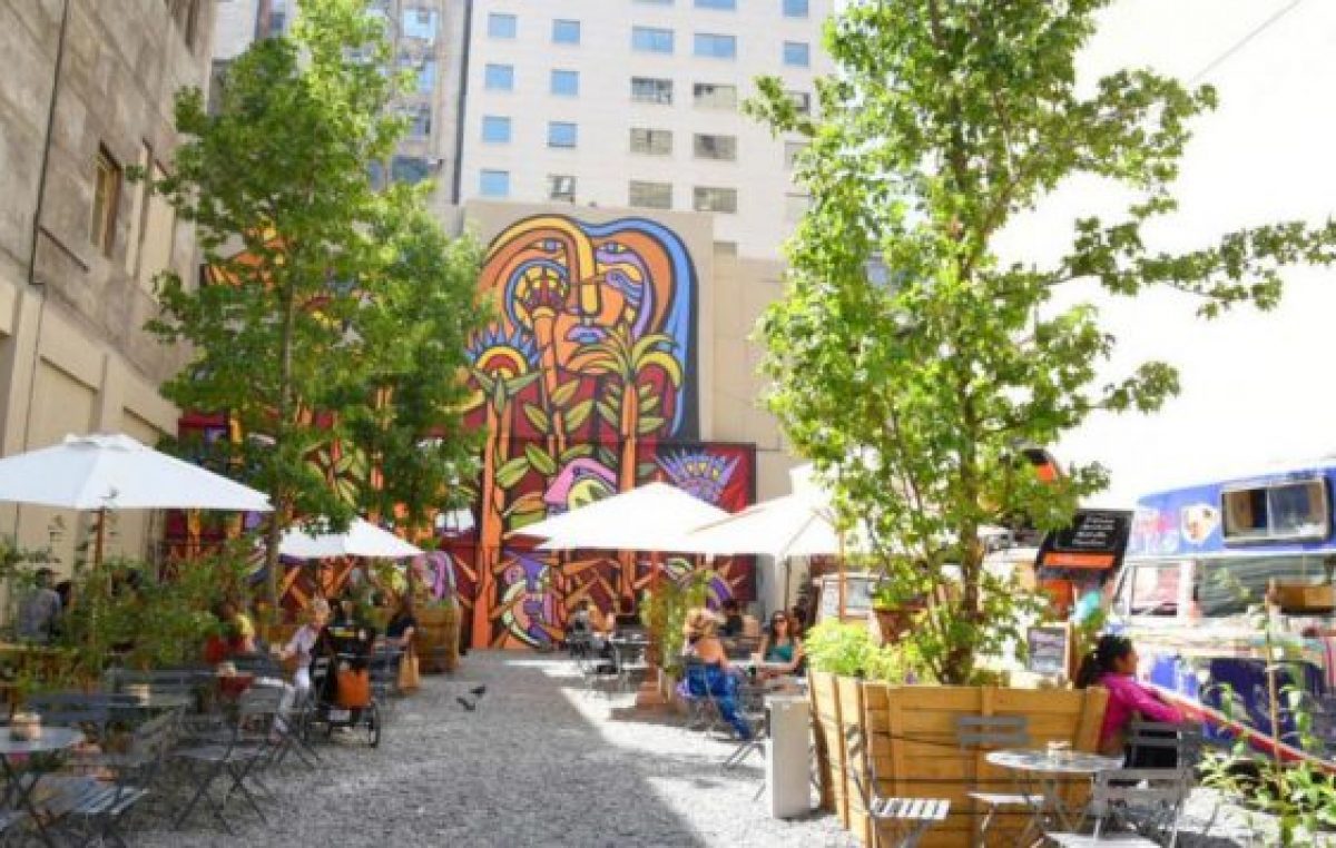 Plazas de bolsillo: el gran método con que los chilenos transformaron sitios abandonados