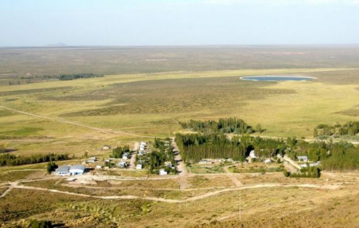 Neuquén: Paradojas de un pueblito donde brota agua mineral