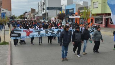 Los municipales de Neuquén amenazan con salir a cortar rutas