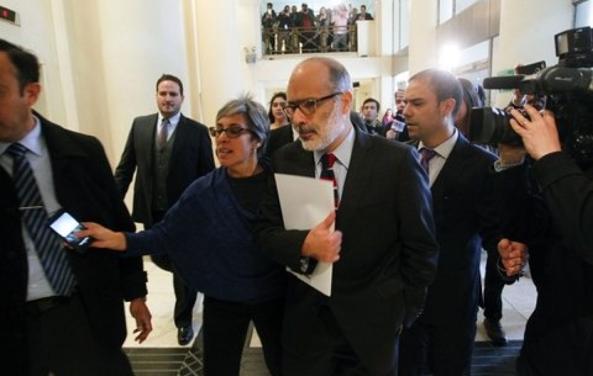Bachelet reestructura el gabinete tras la abrupta dimisión del equipo económico