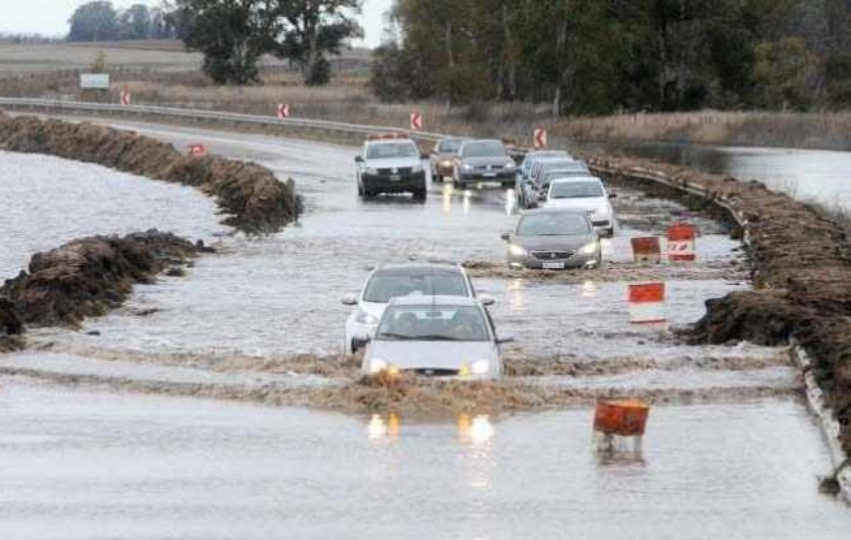 Enojo en las redes: mientras las cámaras apuntan a Miami, las inundaciones castigan a la Argentina