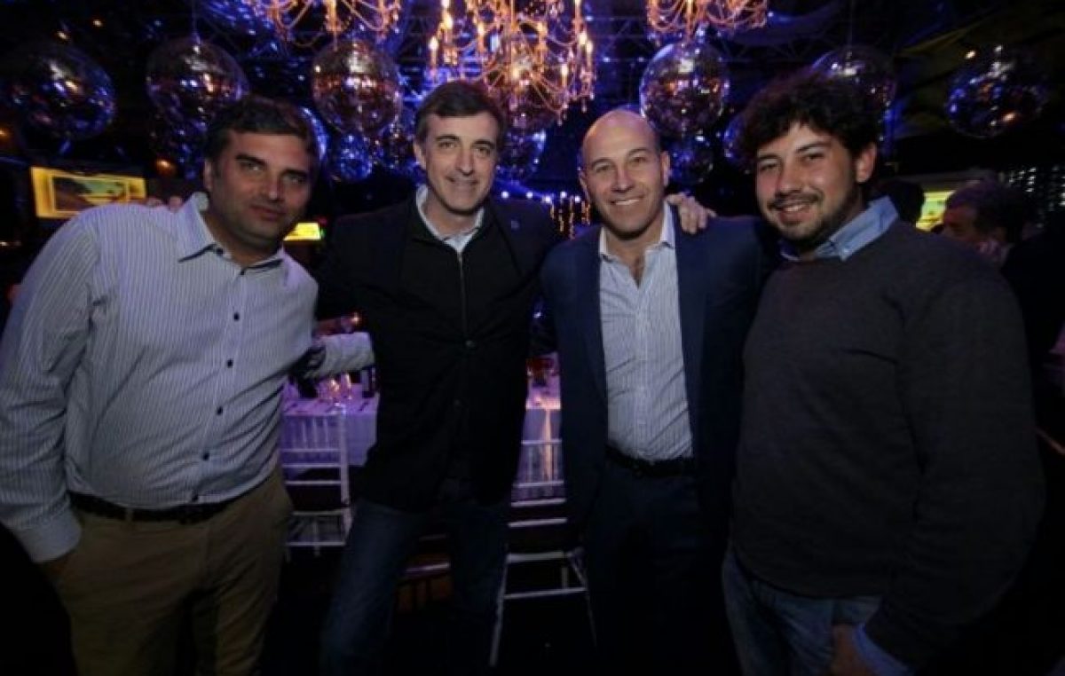 Críticas al intendente de Quilmes, de fiesta y «recaudando» mientras se inunda el municipio